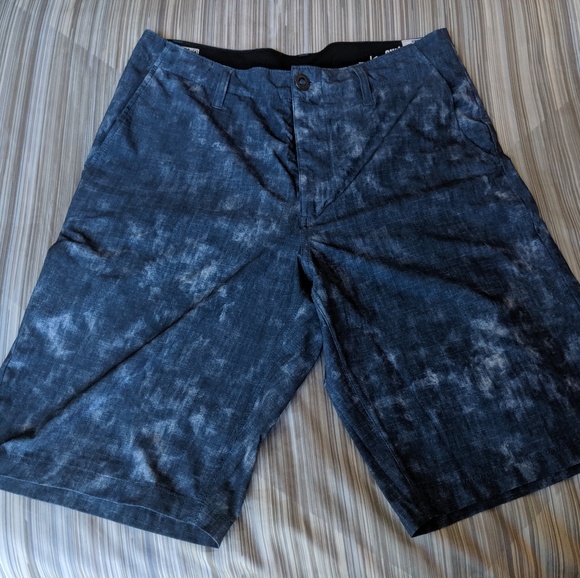 Volcom Hybrid shorts - Picture 1 of 5